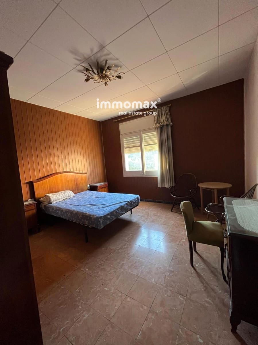 4 bedroom Flat for sale in Sant Boi de Llobregat - € 275,000 (Ref: 9838270)
