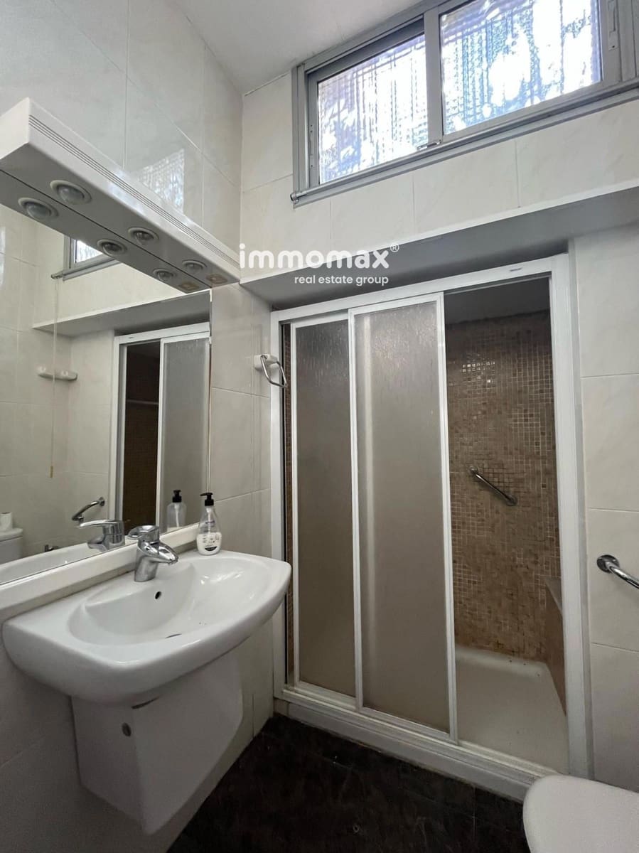 4 bedroom Flat for sale in Sant Boi de Llobregat - € 275,000 (Ref: 9838270)