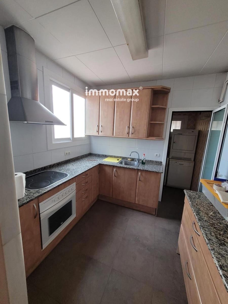 4 bedroom Flat for sale in Sant Boi de Llobregat - € 275,000 (Ref: 9838270)