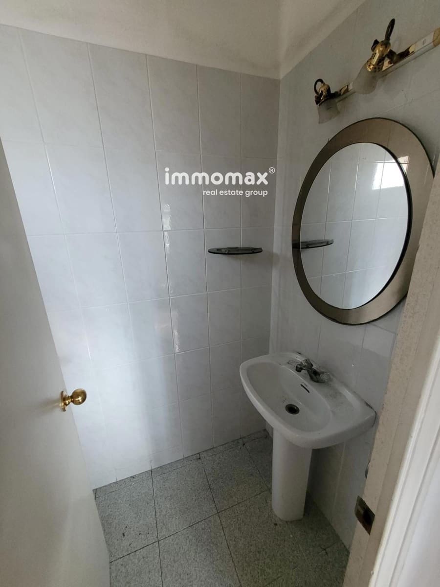 4 bedroom Flat for sale in Sant Boi de Llobregat - € 275,000 (Ref: 9838270)