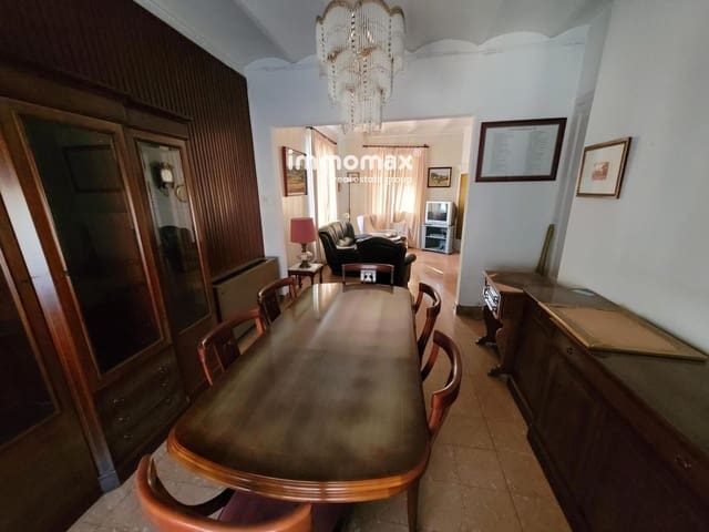 4 bedroom Flat for sale in Sant Boi de Llobregat - € 275,000 (Ref: 9838270)
