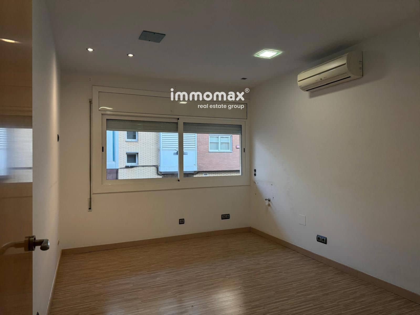 Commercial for rent in Castelldefels - € 850 (Ref: 9848367)