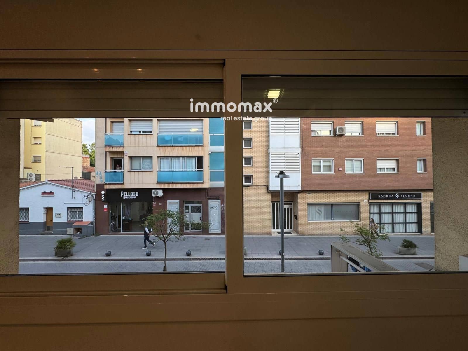 Commercial for rent in Castelldefels - € 850 (Ref: 9848367)