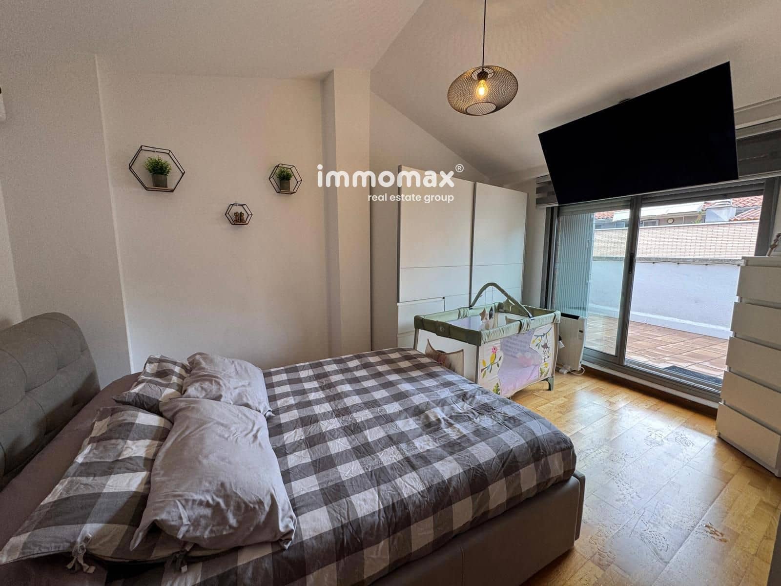 2 soveværelse Lejlighed til salg i Sant Boi de Llobregat med garage - € 365.000 (Ref: 9850584)
