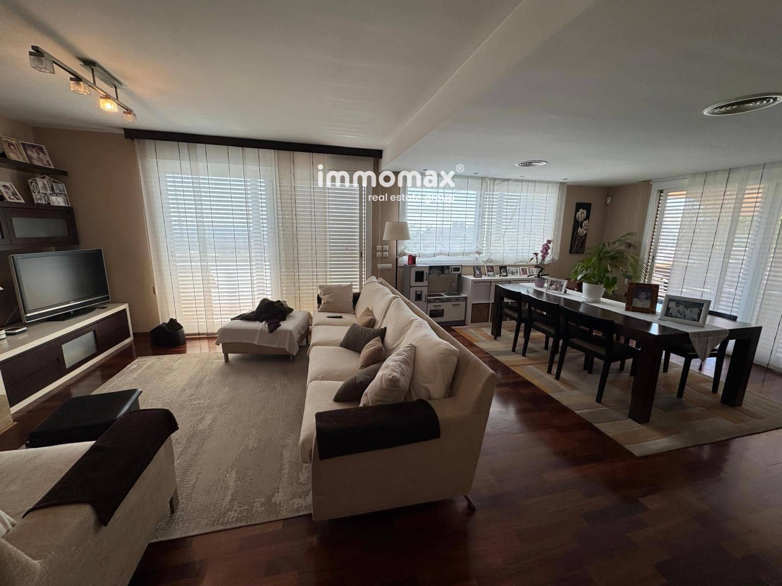4 soveværelse Villa til salg i Sant Boi de Llobregat med swimmingpool garage - € 1.285.000 (Ref: 9854621)