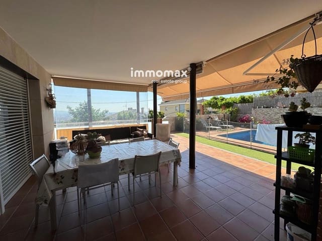 4 soveværelse Villa til salg i Sant Boi de Llobregat med swimmingpool garage - € 1.285.000 (Ref: 9854621)