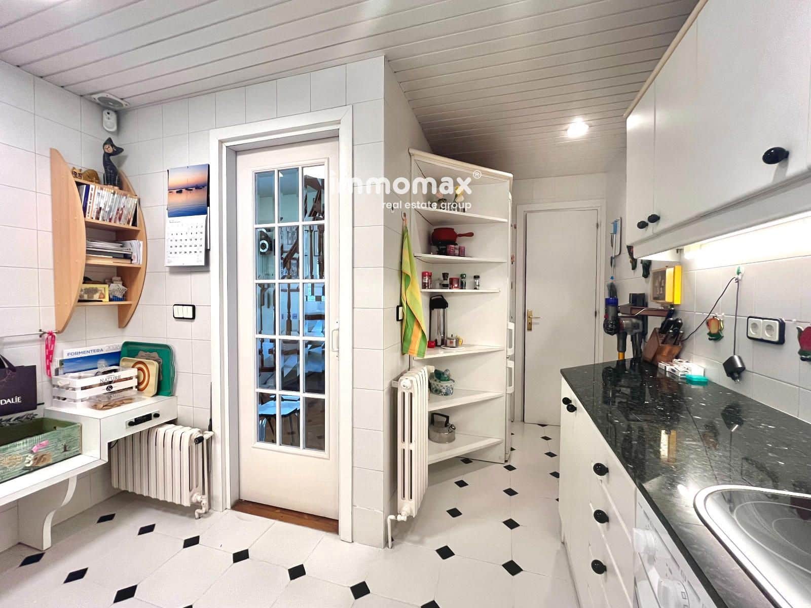3 bedroom Villa for sale in Castelldefels with pool garage - € 1,300,000 (Ref: 9867808)