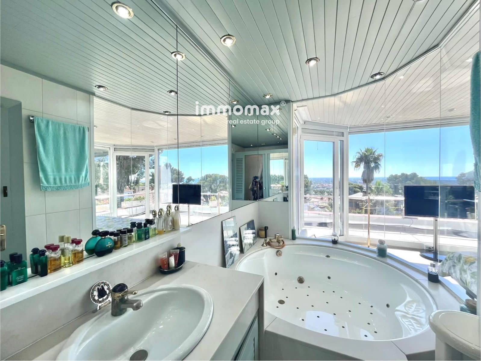 3 bedroom Villa for sale in Castelldefels with pool garage - € 1,300,000 (Ref: 9867808)