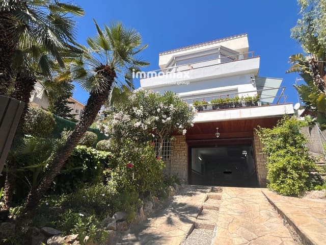 3 makuuhuone Huvila myytävänä paikassa Castelldefels mukana uima-altaan 
autotalli - 1 300 000 € (Ref: 9867808)