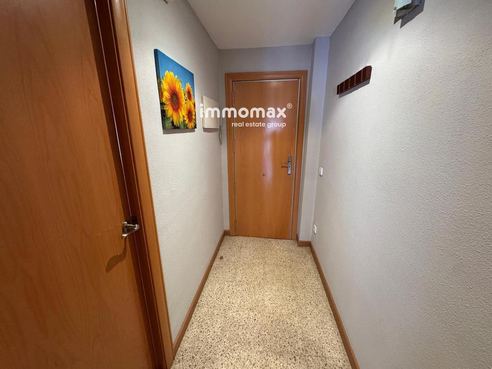3 bedroom Flat for sale in Sant Boi de Llobregat - € 220,000 (Ref: 9897281)