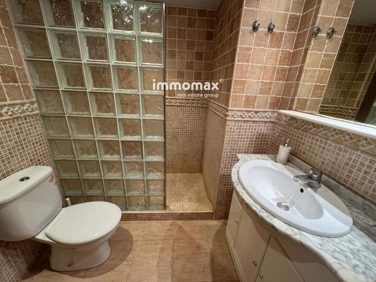 3 bedroom Flat for sale in Sant Boi de Llobregat - € 220,000 (Ref: 9897281)