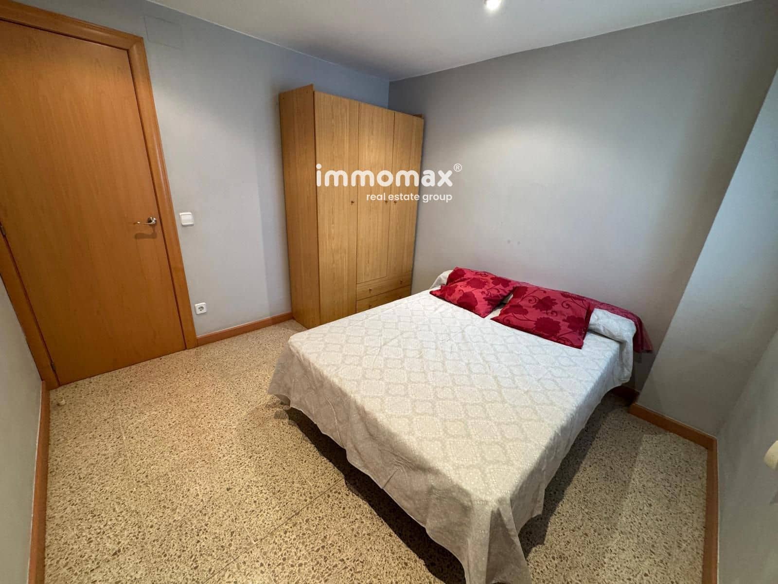 3 bedroom Flat for sale in Sant Boi de Llobregat - € 220,000 (Ref: 9897281)