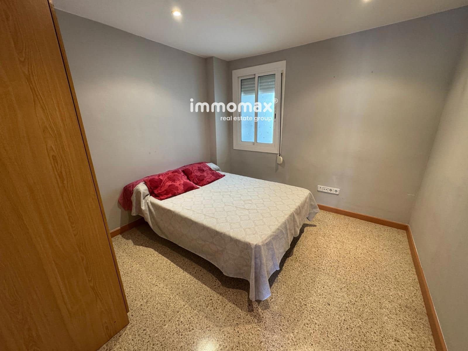 3 bedroom Flat for sale in Sant Boi de Llobregat - € 220,000 (Ref: 9897281)