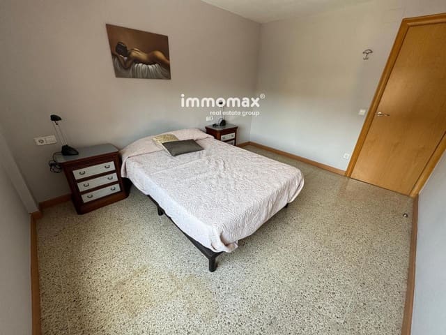 3 bedroom Flat for sale in Sant Boi de Llobregat - € 220,000 (Ref: 9897281)