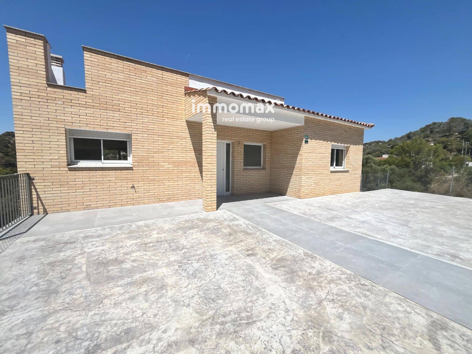 4 bedroom Villa for sale in Cubelles with garage - € 390,000 (Ref: 9897282)