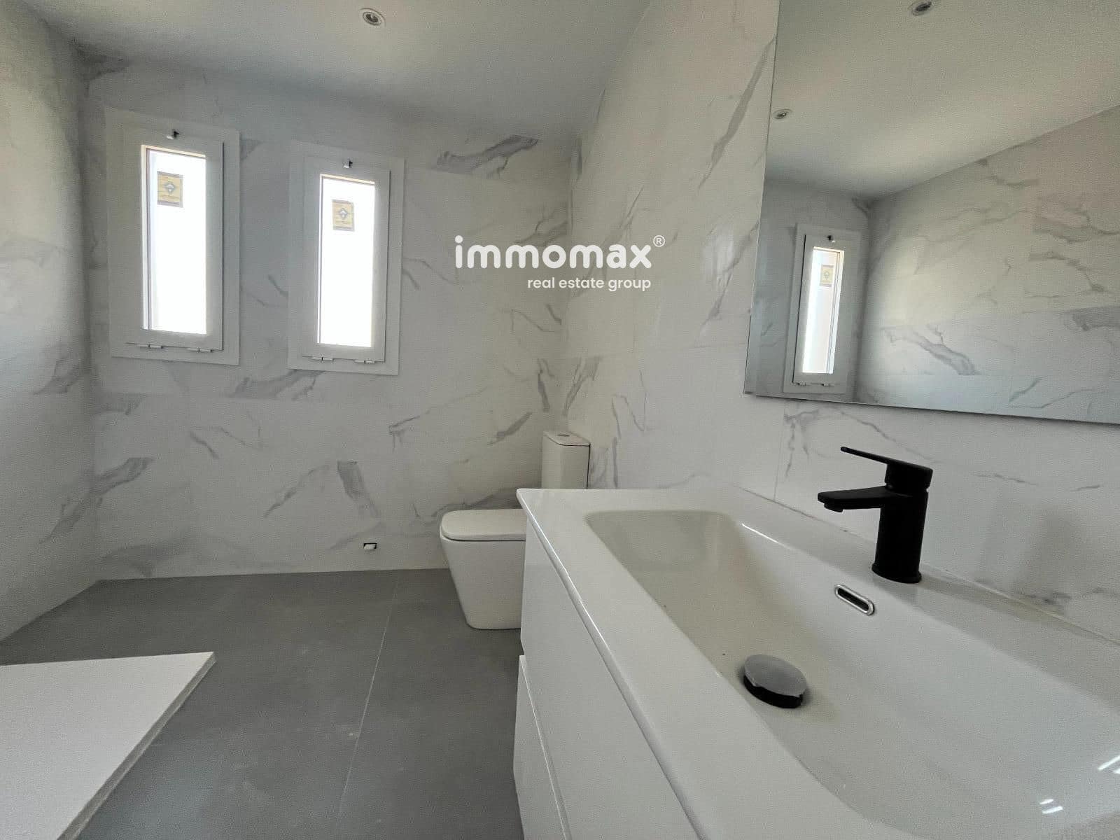 4 bedroom Villa for sale in Cubelles with garage - € 390,000 (Ref: 9897282)