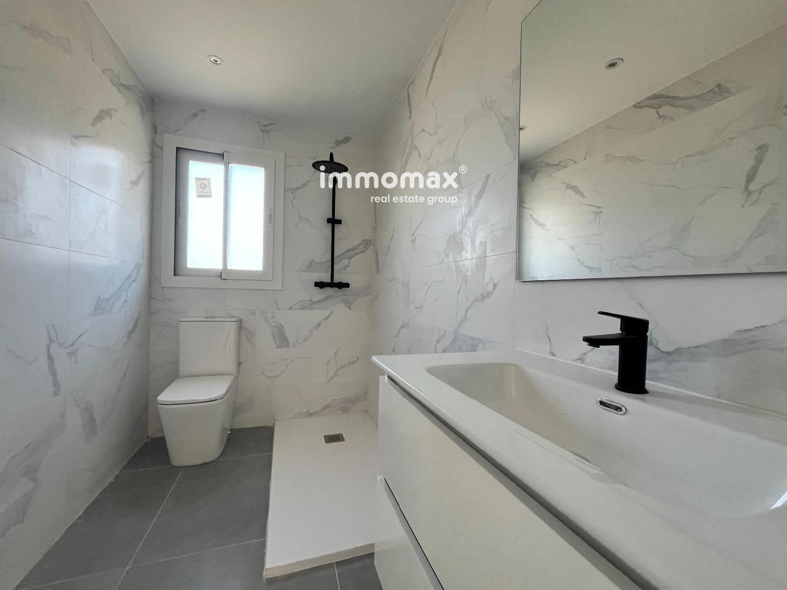 4 bedroom Villa for sale in Cubelles with garage - € 390,000 (Ref: 9897282)