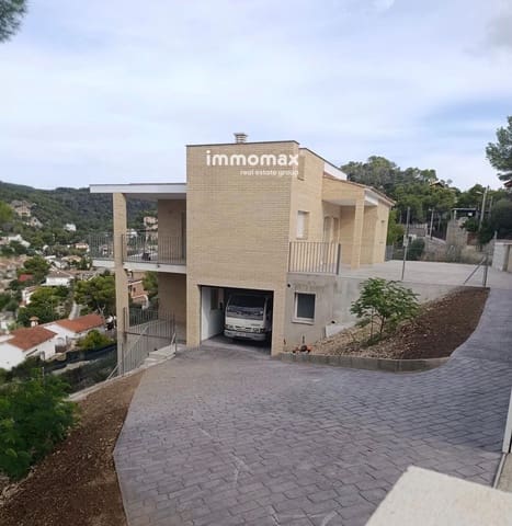 4 slaapkamer Villa te koop in Cubelles met garage - € 390.000 (Ref: 9897282)