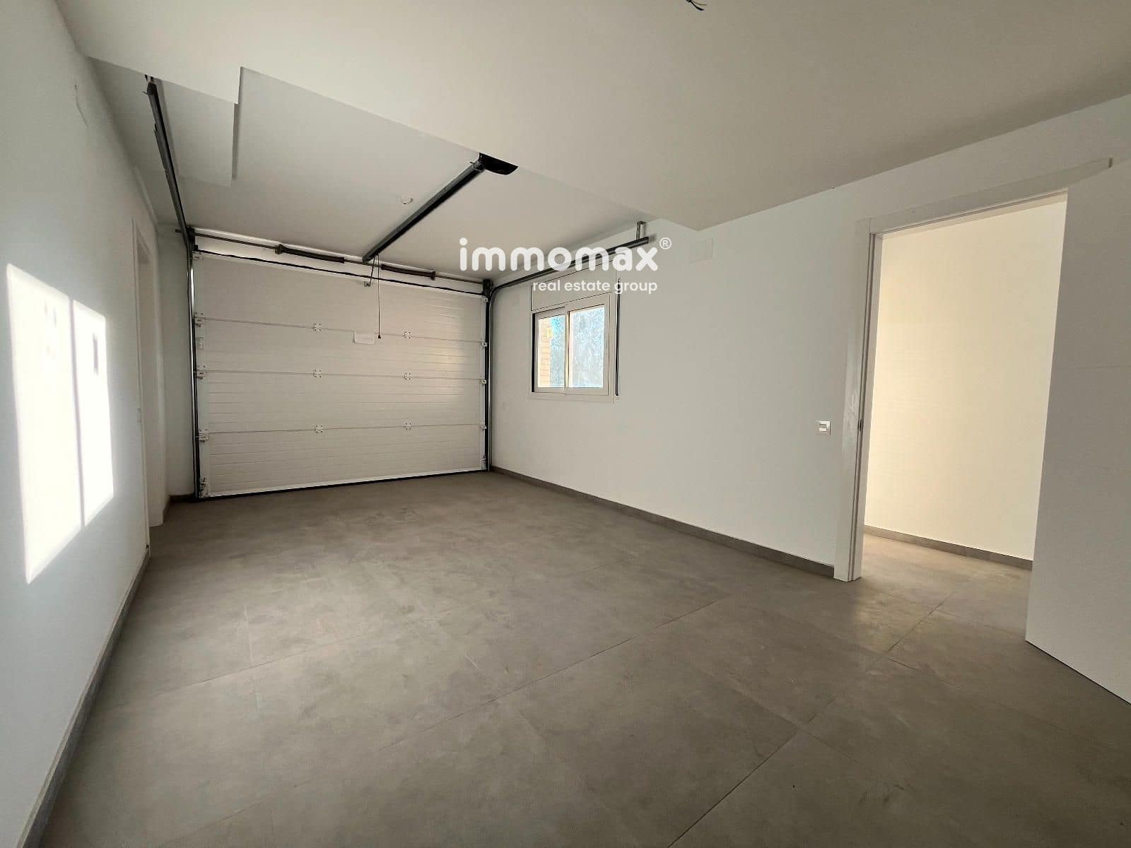 4 bedroom Villa for sale in Cubelles with garage - € 379,000 (Ref: 9897282)
