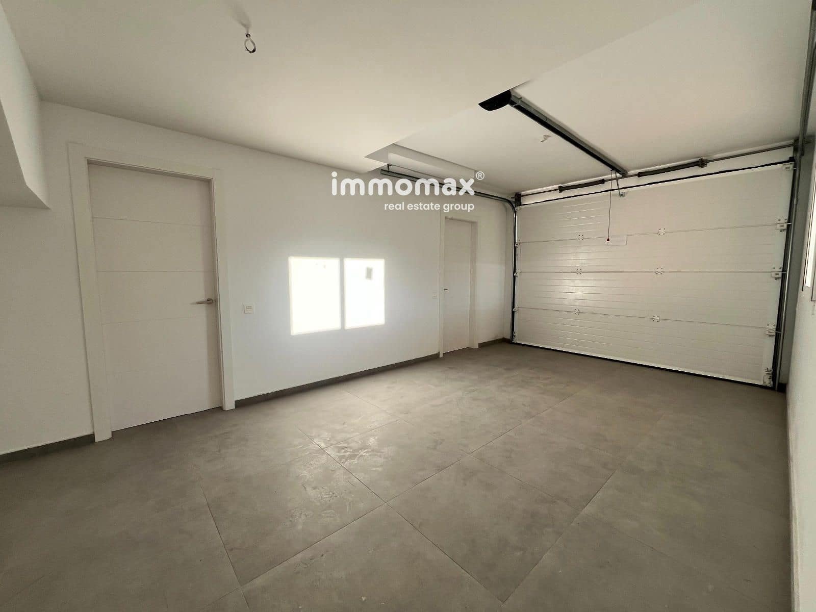 4 bedroom Villa for sale in Cubelles with garage - € 379,000 (Ref: 9897282)