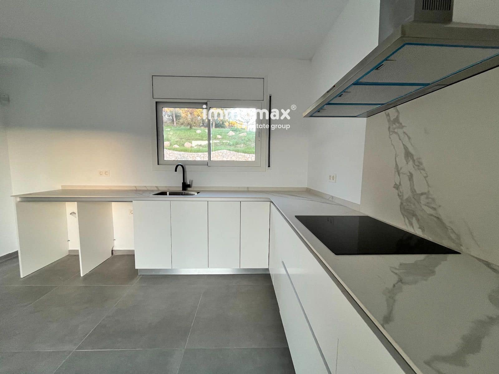 4 bedroom Villa for sale in Cubelles with garage - € 379,000 (Ref: 9897282)