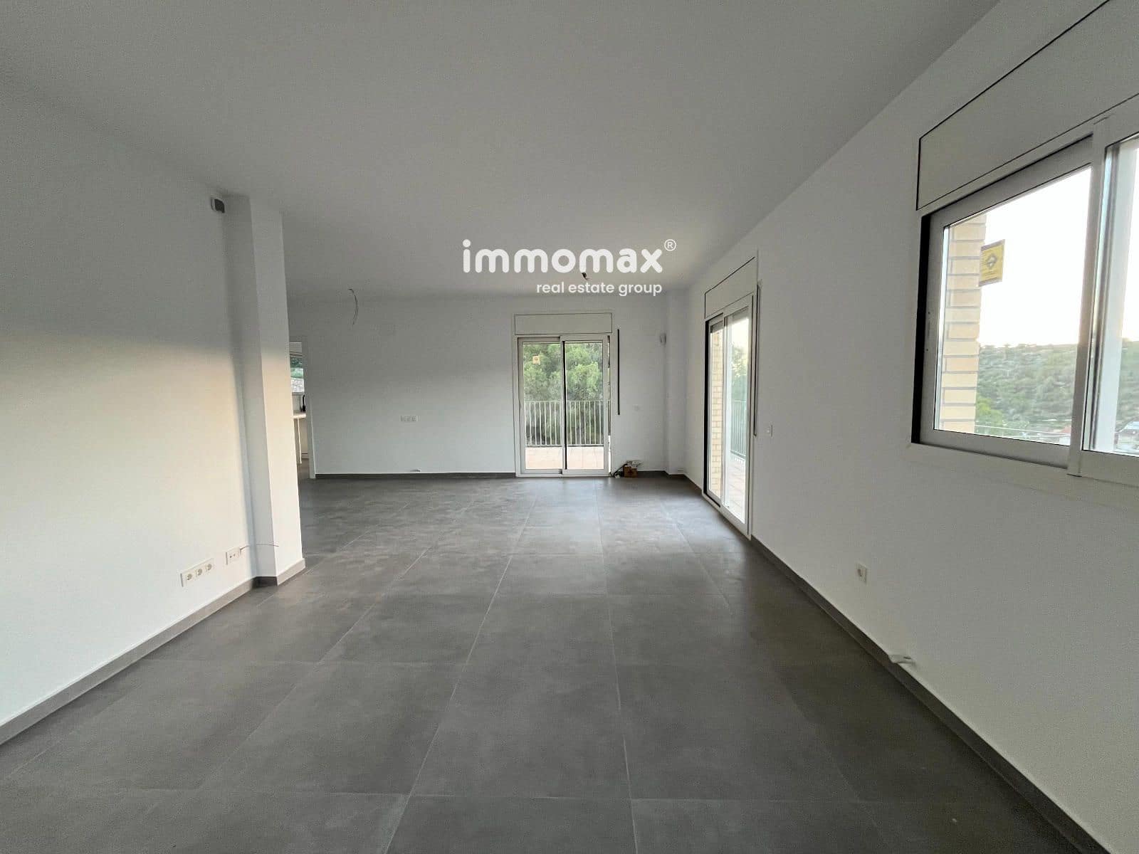4 bedroom Villa for sale in Cubelles with garage - € 379,000 (Ref: 9897282)