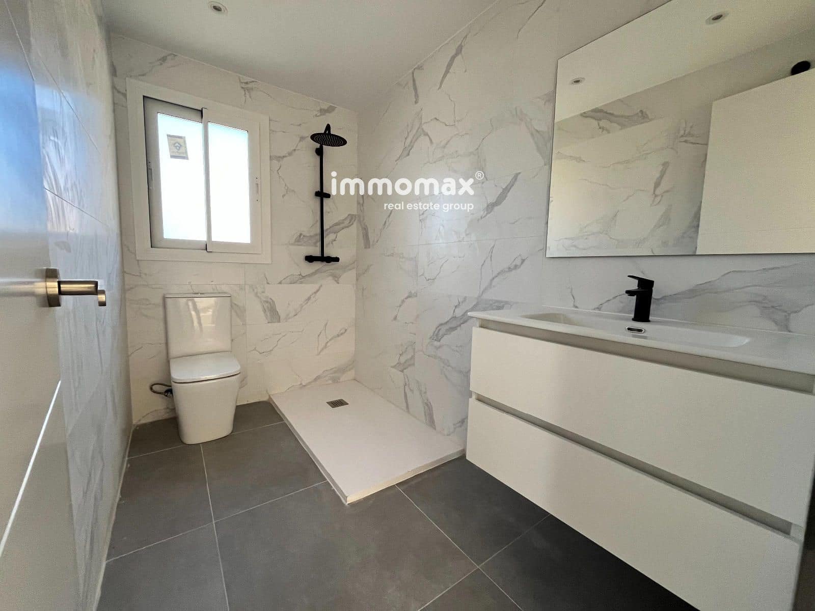 4 bedroom Villa for sale in Cubelles with garage - € 379,000 (Ref: 9897282)
