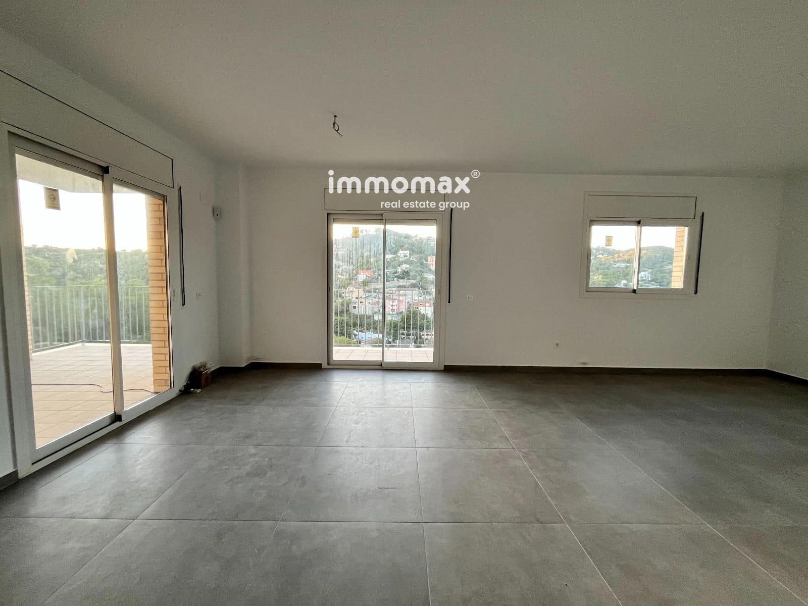 4 bedroom Villa for sale in Cubelles with garage - € 379,000 (Ref: 9897282)