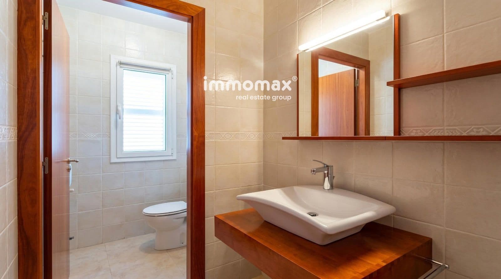 4 bedroom Villa for sale in Sabadell with garage - € 800,000 (Ref: 9919332)