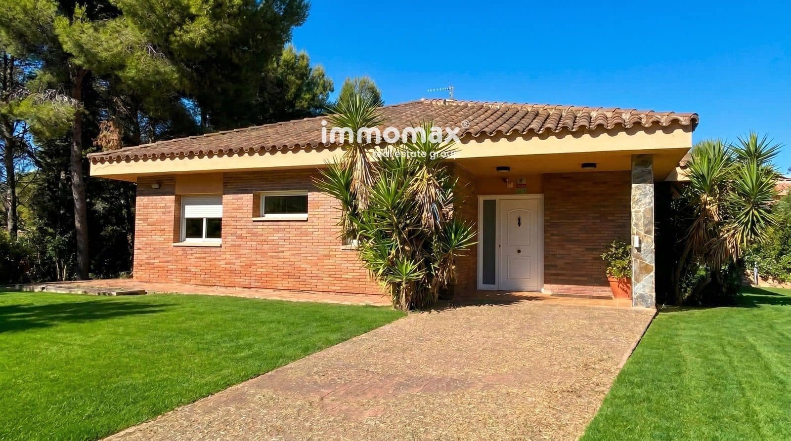 4 bedroom Villa for sale in Sabadell with garage - € 800,000 (Ref: 9919332)