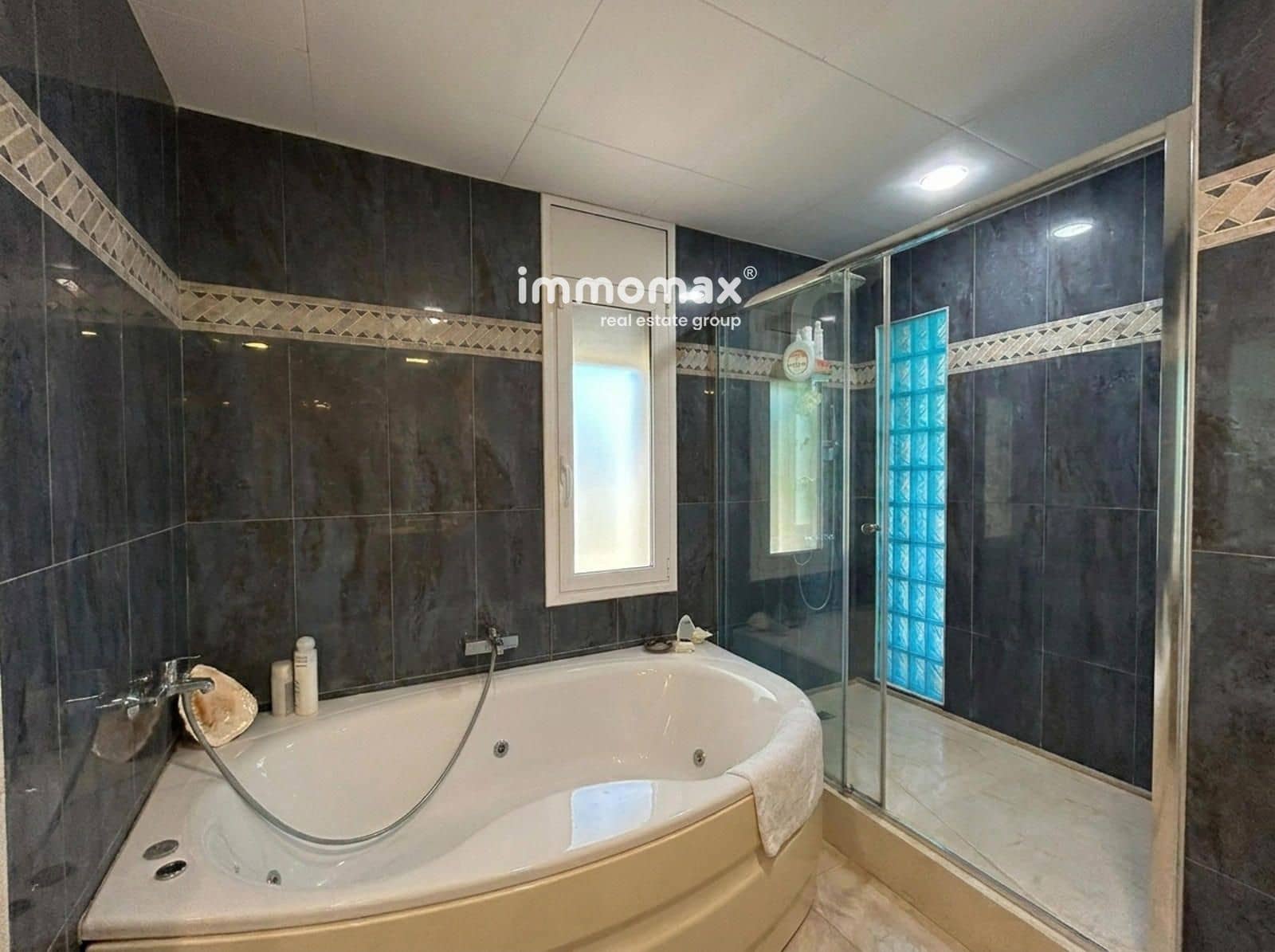 4 bedroom Villa for sale in Sabadell with garage - € 800,000 (Ref: 9919332)