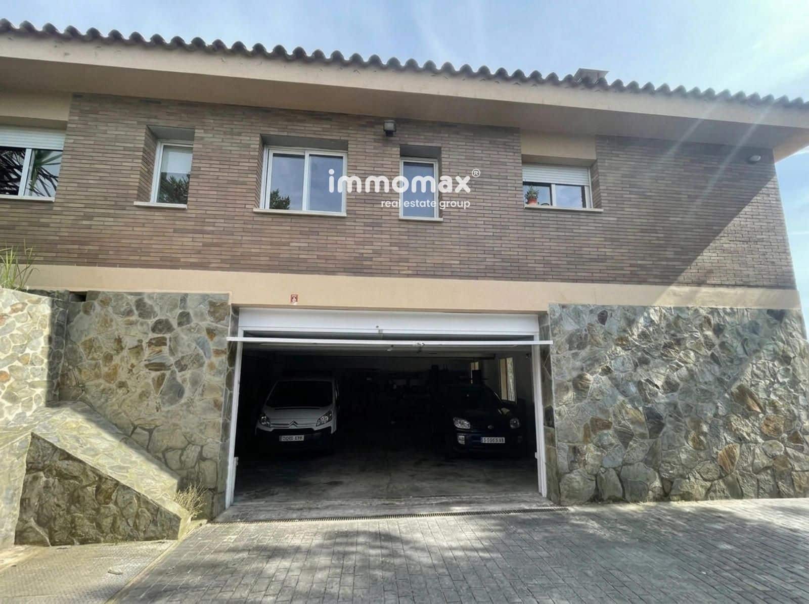 4 bedroom Villa for sale in Sabadell with garage - € 800,000 (Ref: 9919332)
