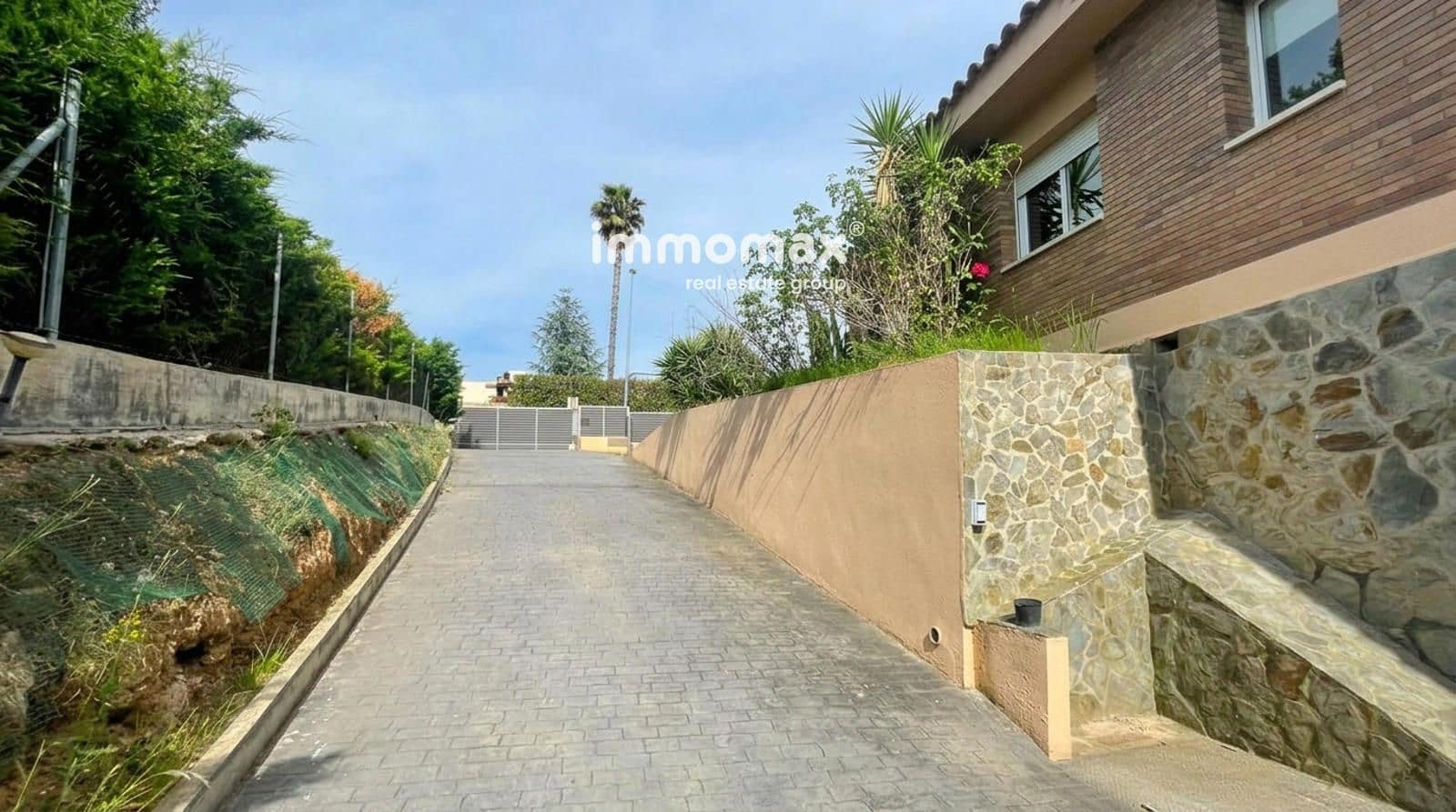 4 bedroom Villa for sale in Sabadell with garage - € 800,000 (Ref: 9919332)