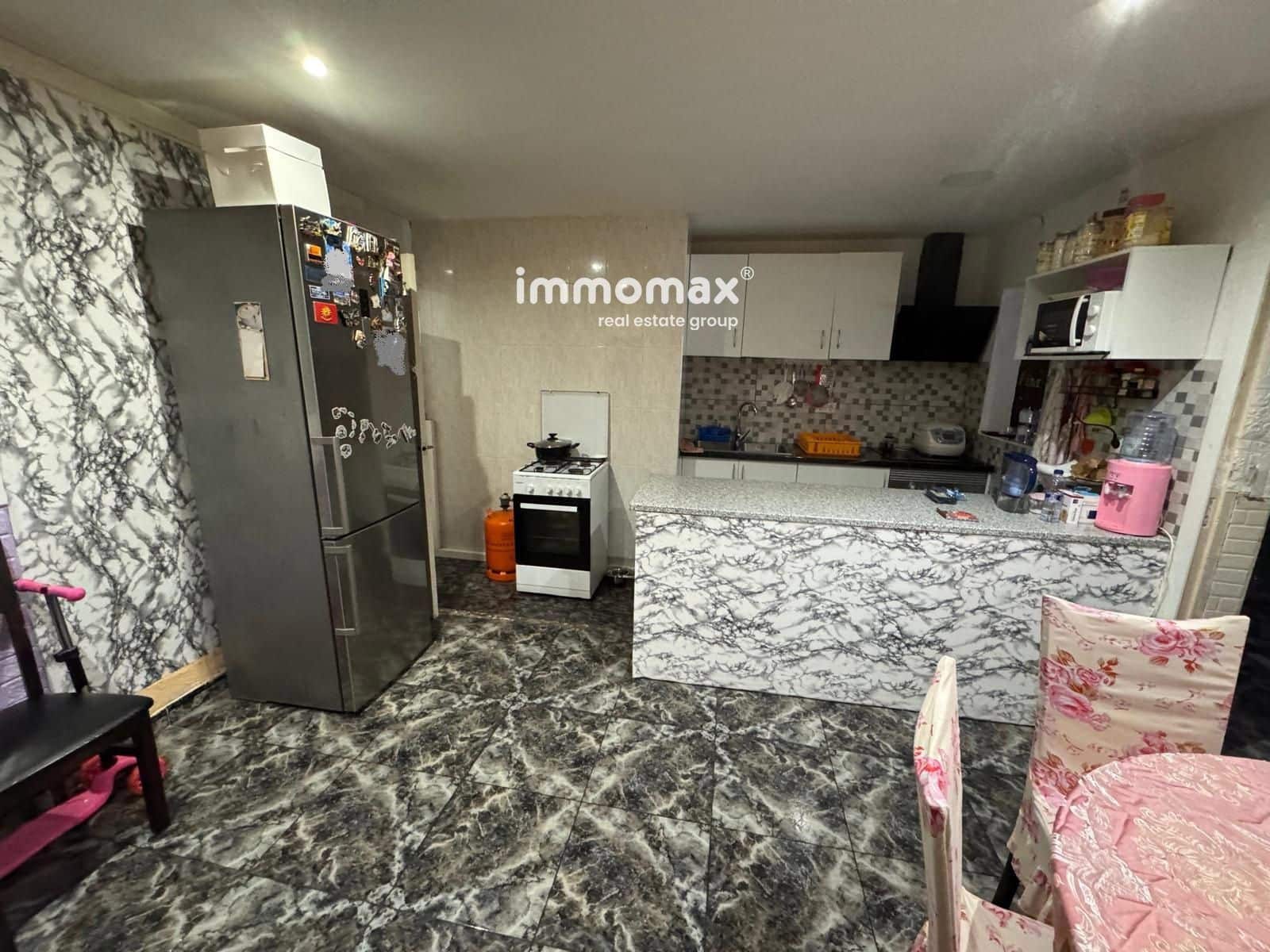Flat for sale in Sant Boi de Llobregat - € 169,500 (Ref: 9928544)