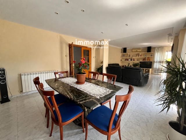 5 soveværelse Byhus til salg i Vilanova i la Geltrú med garage - € 520.000 (Ref: 9941273)