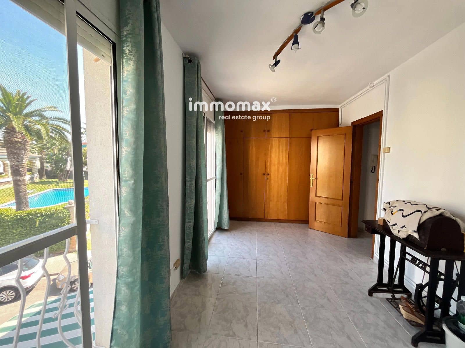5 bedroom Townhouse for sale in Vilanova i la Geltru with garage - € 520,000 (Ref: 9941273)