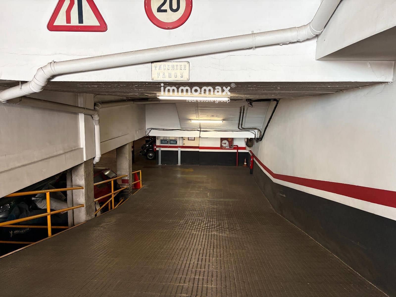 Garage til salg i Barcelona by - € 11.800 (Ref: 9943742)