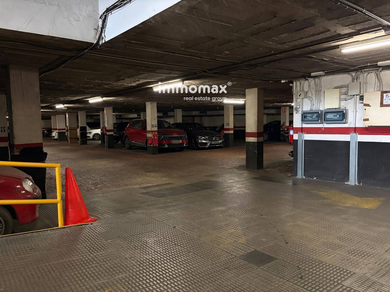 Garage til salg i Barcelona by - € 11.800 (Ref: 9943742)