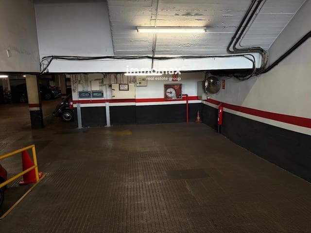 Garage til salg i Barcelona by - € 11.800 (Ref: 9943742)