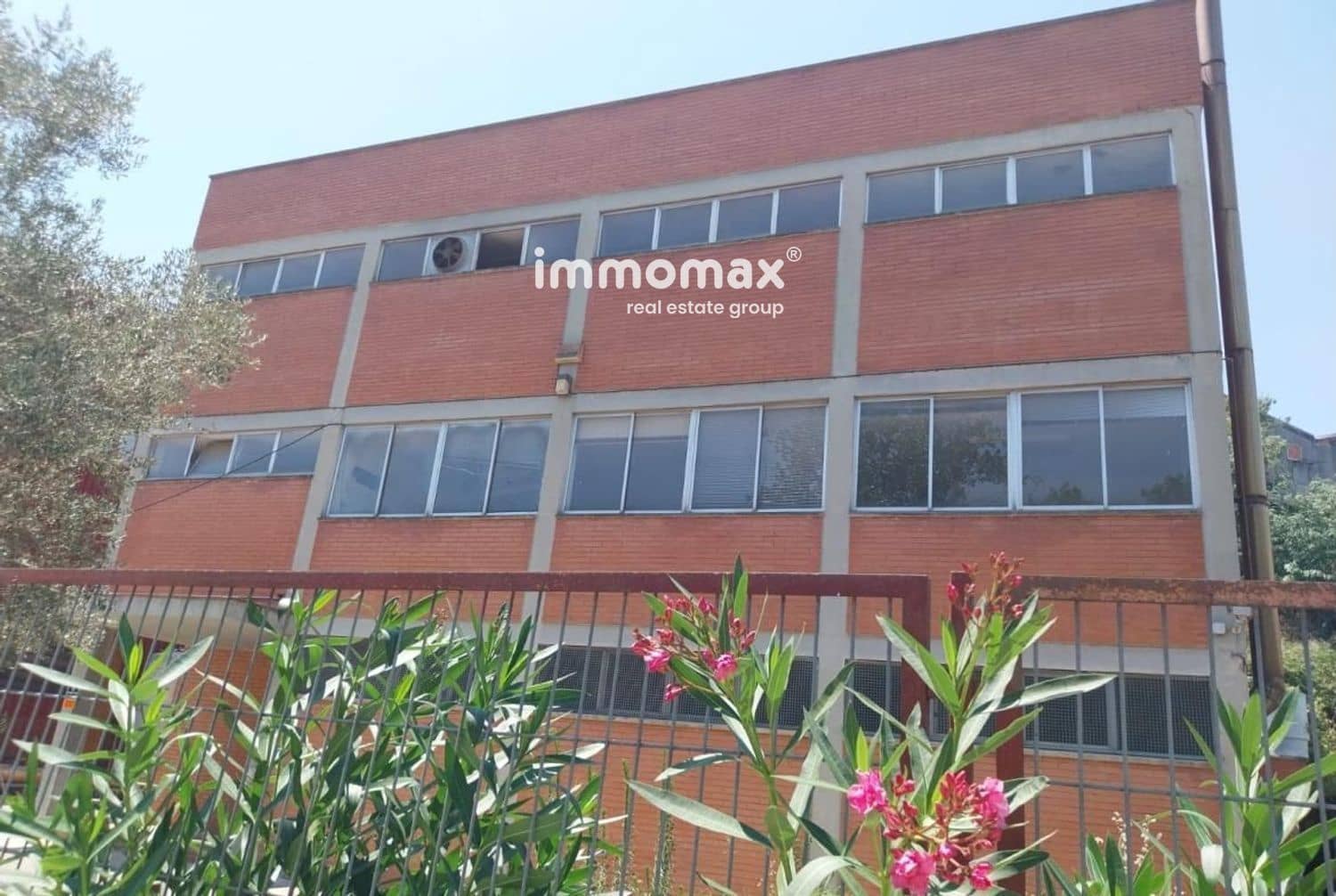 Commerciale da affittare in Granollers con garage - 5.000 € (Rif: 9950342)