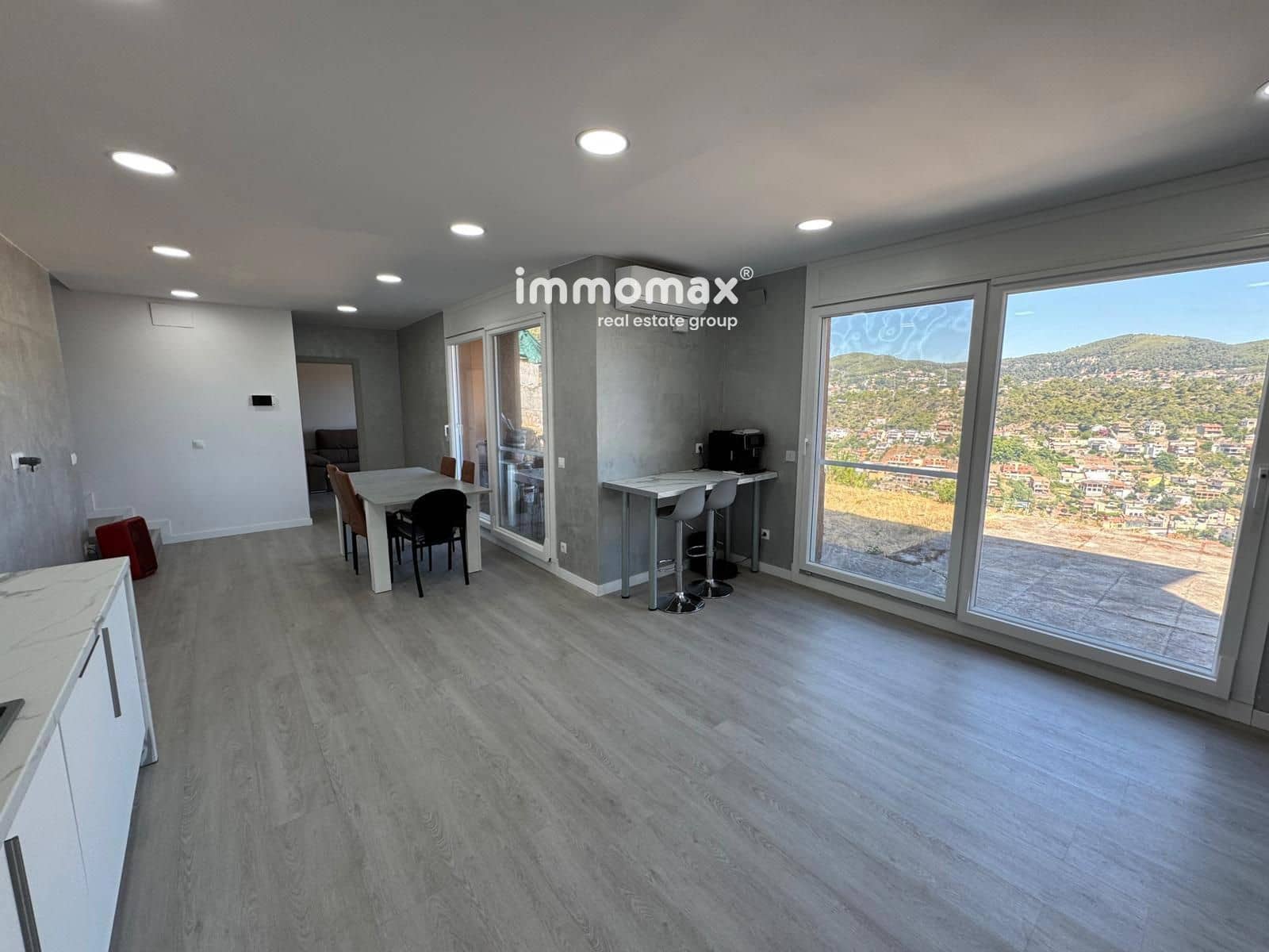 3 bedroom Villa for sale in Vallirana with garage - € 452,000 (Ref: 9950343)