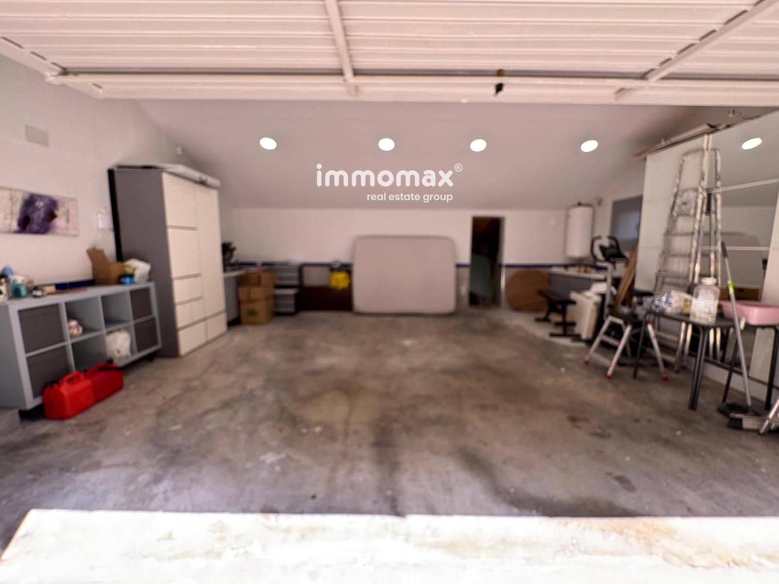 3 bedroom Villa for sale in Vallirana with garage - € 452,000 (Ref: 9950343)