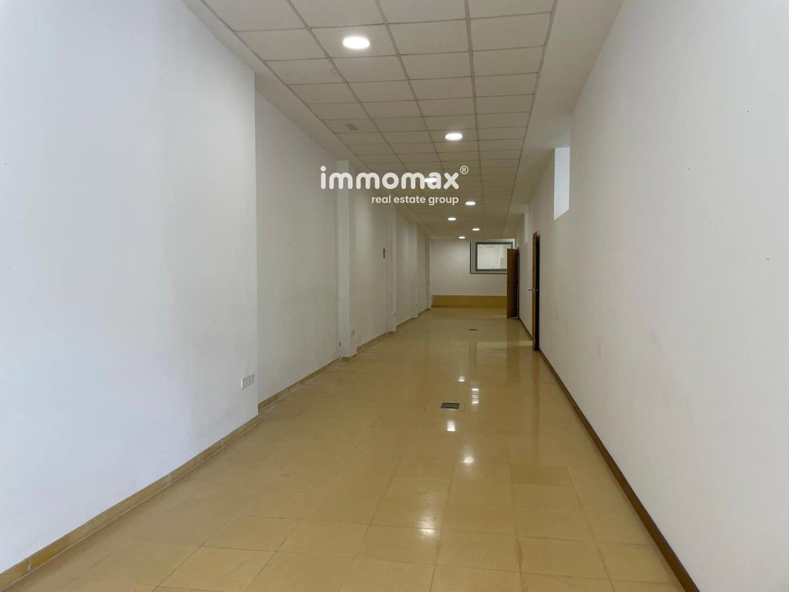 Commercial for sale in Tortosa - € 350,000 (Ref: 9953065)