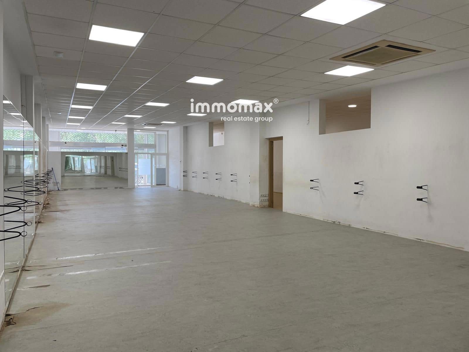 Commercial for sale in Tortosa - € 350,000 (Ref: 9953065)