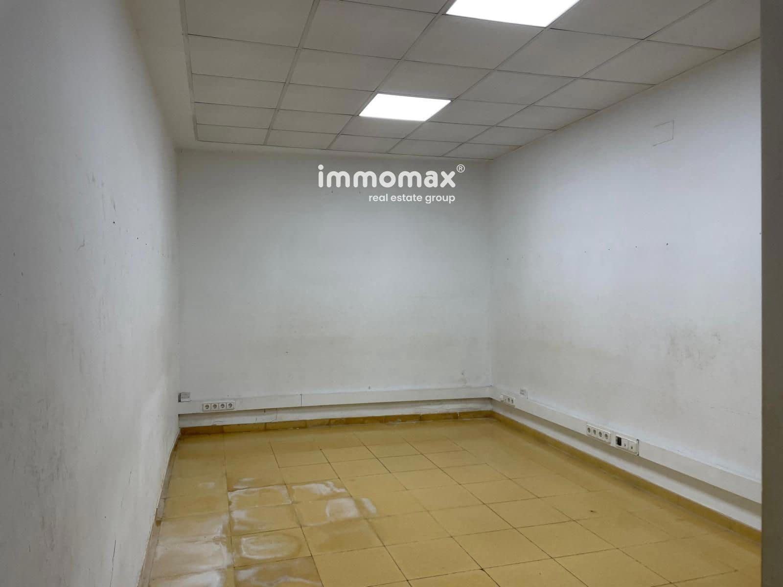 Commercial for sale in Tortosa - € 350,000 (Ref: 9953065)