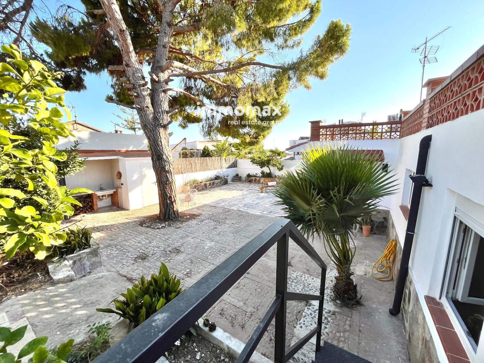 Chalet de 3 habitaciones en Vilanova i la Geltrú en venta con garaje - 357.000 € (Ref: 9956065)