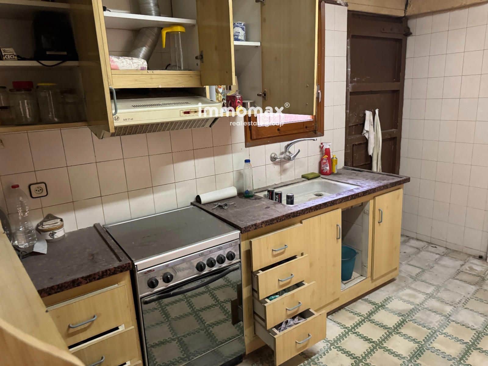 11 bedroom Townhouse for sale in Santa Eulalia de Roncana - € 390,000 (Ref: 9965690)