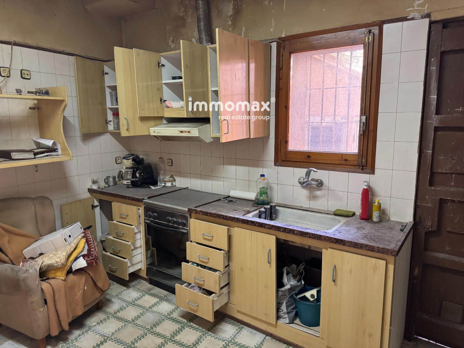 11 bedroom Townhouse for sale in Santa Eulalia de Roncana - € 390,000 (Ref: 9965690)