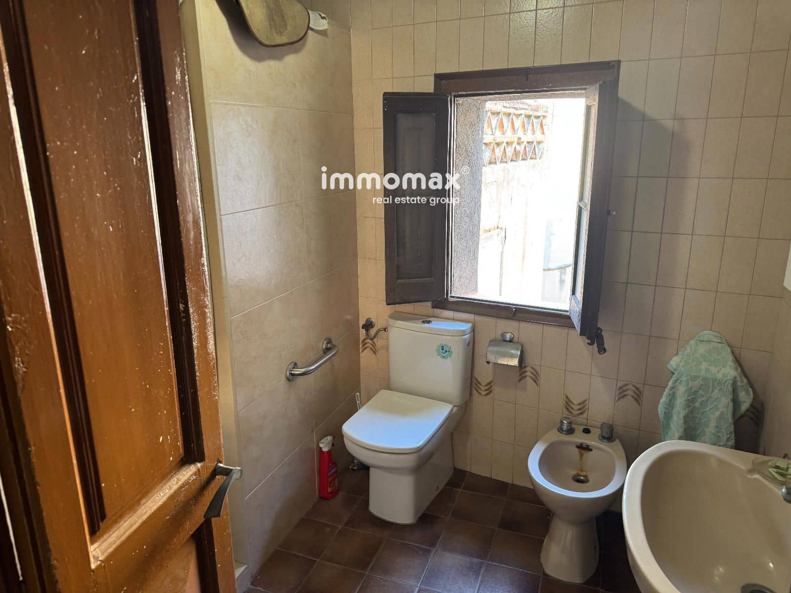11 bedroom Townhouse for sale in Santa Eulalia de Roncana - € 390,000 (Ref: 9965690)