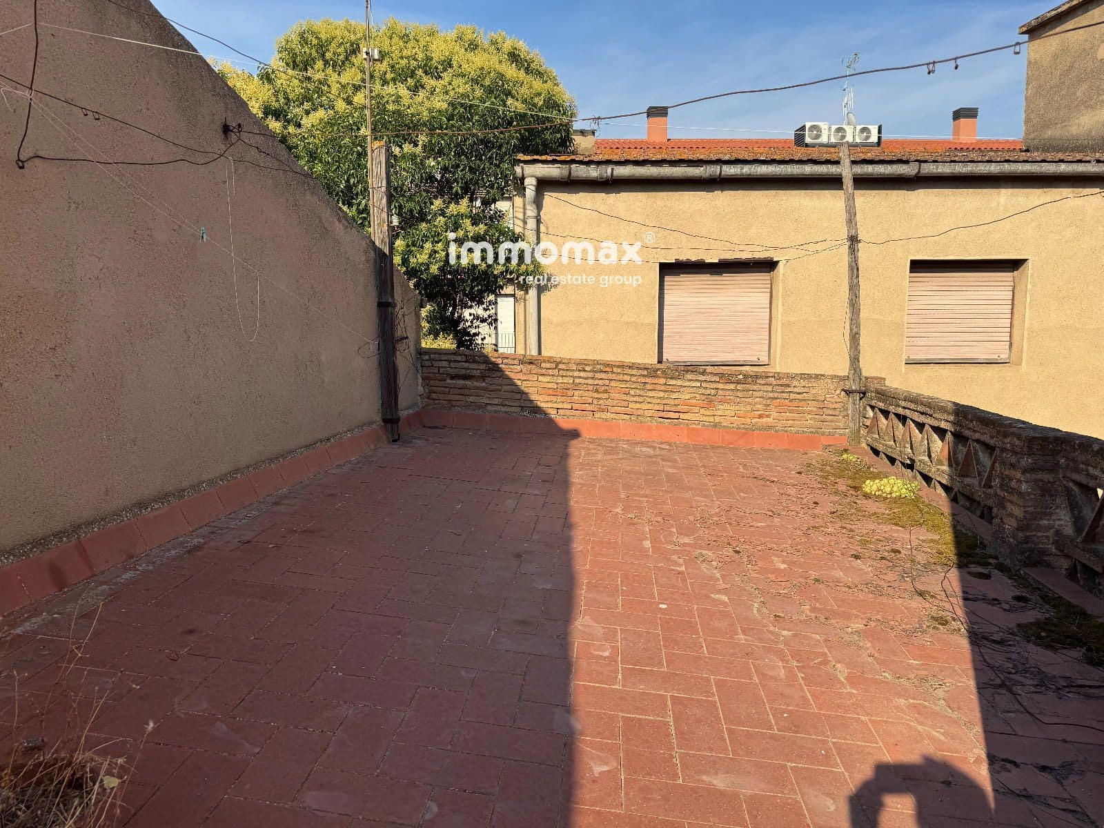 11 bedroom Townhouse for sale in Santa Eulalia de Roncana - € 390,000 (Ref: 9965690)